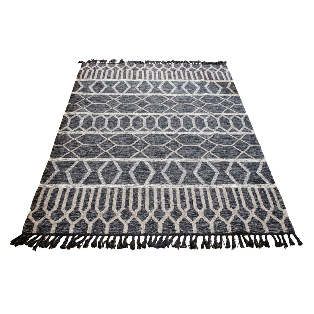 A contemporary hand made flat weave carpet: A contemporary hand made flat weave carpet, 5'3" x 7'6"