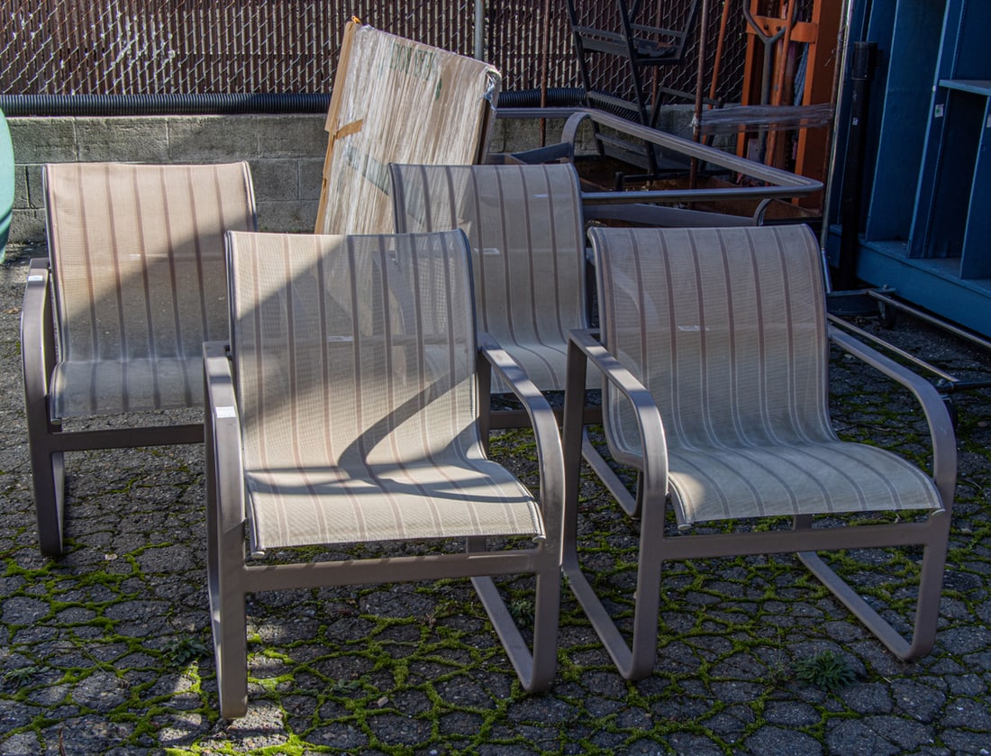 A Brown Jordan outdoor patio set (1 of 1)