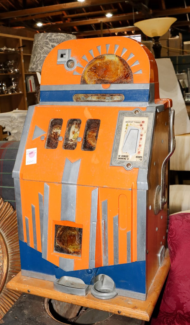 A Mills Futura 1936, 5 cent slot machine (1 of 1)