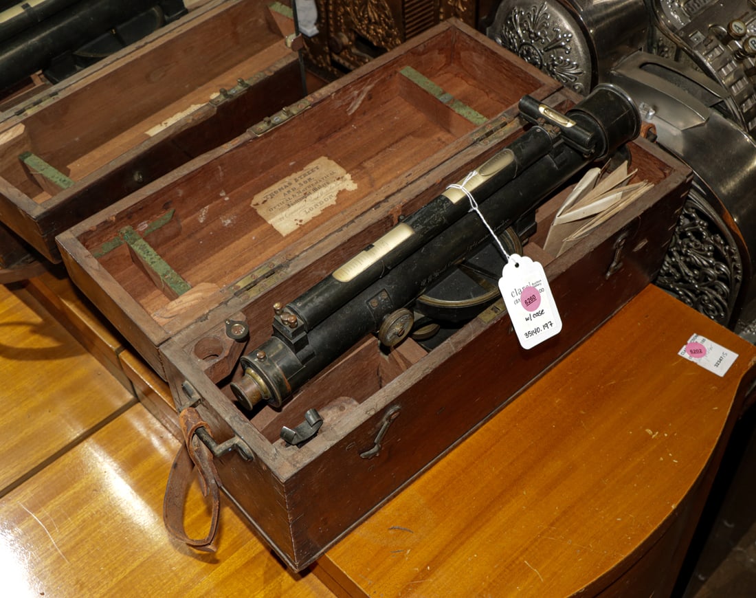 A R.W. Street surveyor's level in case (1 of 1)