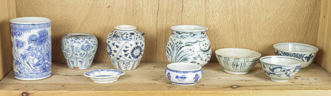 A shelf of Chinese blue and white objects (1 of 1)