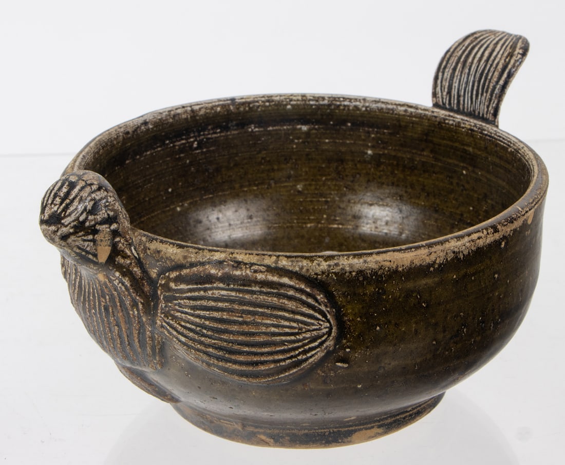 A Chinese glazed bird form bowl (1 of 1)