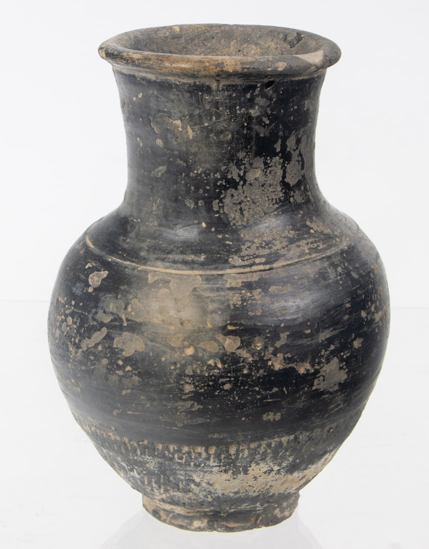 A Chinese black glazed earthenware jar (1 of 1)