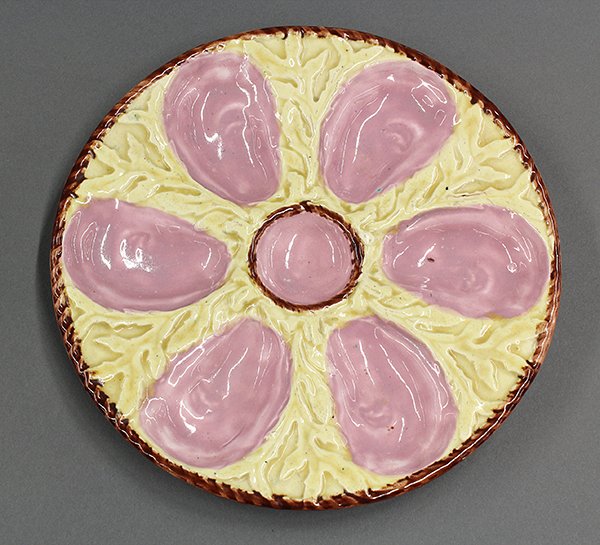 Shell and seaweed majolica oyster plates, 19th century. - 2