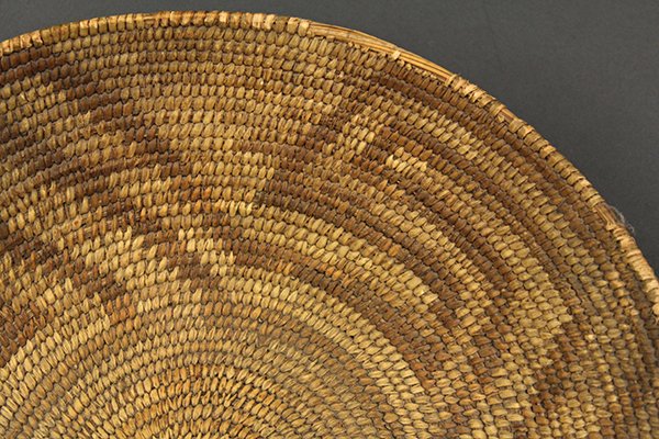 Large Southwest Native American basketry tray - 6