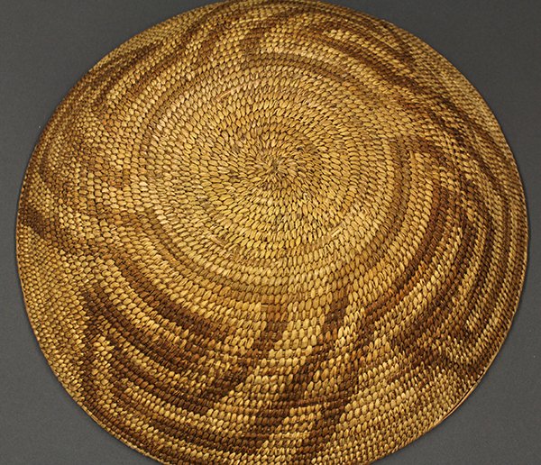 Large Southwest Native American basketry tray - 8