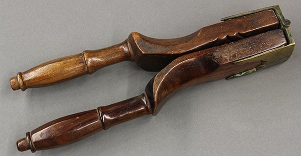 Will & Finck wood and brass lemon press, 19th century - 3