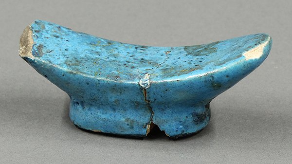 Faience head rest - 3