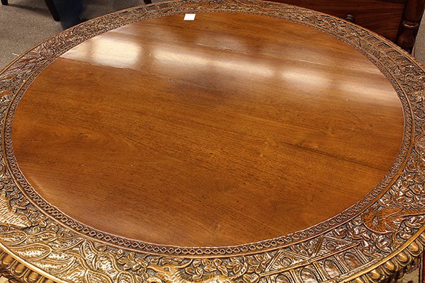 Continental Renaissance style walnut table - 7