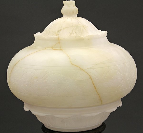 Continental alabaster and patinated bronze table lamp - 9