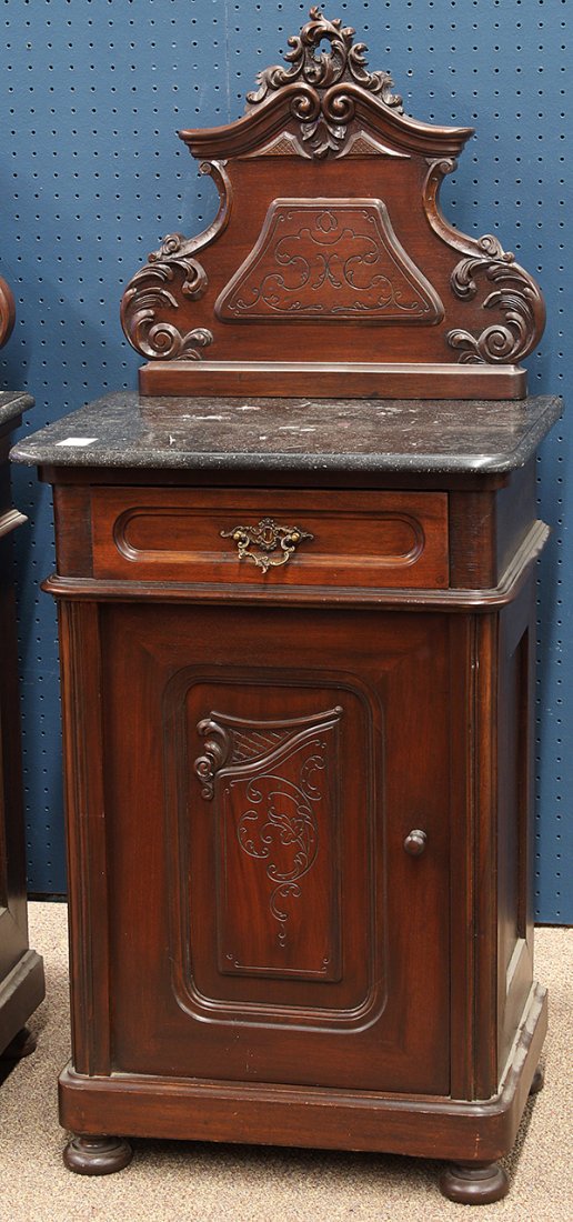 Pair of Italian Rococo style bedside tables - 2