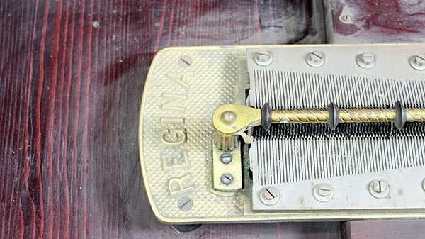Regina music box - 5