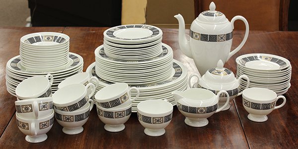 Wedgwood "Asia" pattern china service for twelve: (lot of 77) Wedgwood "Asia" pattern china service for twelve, consisting of dinner plates, salads, breads, soup bowls, berry bowls, cups with (14) saucers, hot beveraage pot, covered sugar and creamer