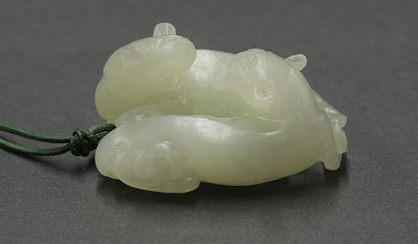 Chinese Jade Toggle of a Pair of Zoomorphs - 3