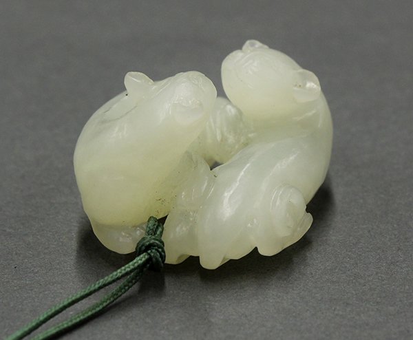Chinese Jade Toggle of a Pair of Zoomorphs - 5