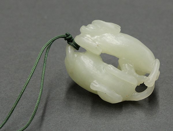 Chinese Jade Toggle of a Pair of Zoomorphs - 6