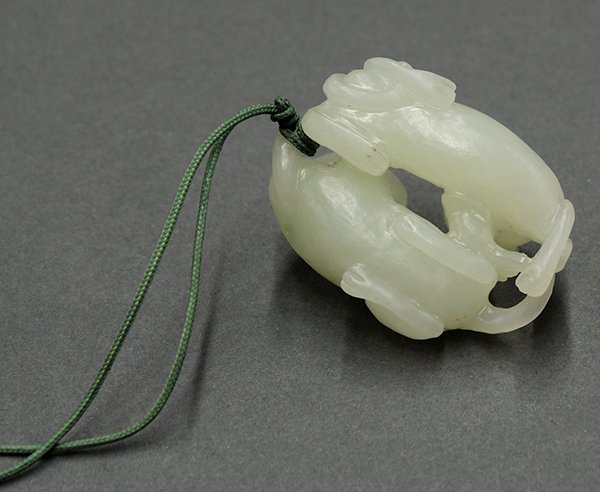 Chinese Jade Toggle of a Pair of Zoomorphs - 7