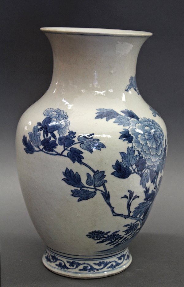 Chinese Blue-and-White Porcelain Vase - 4