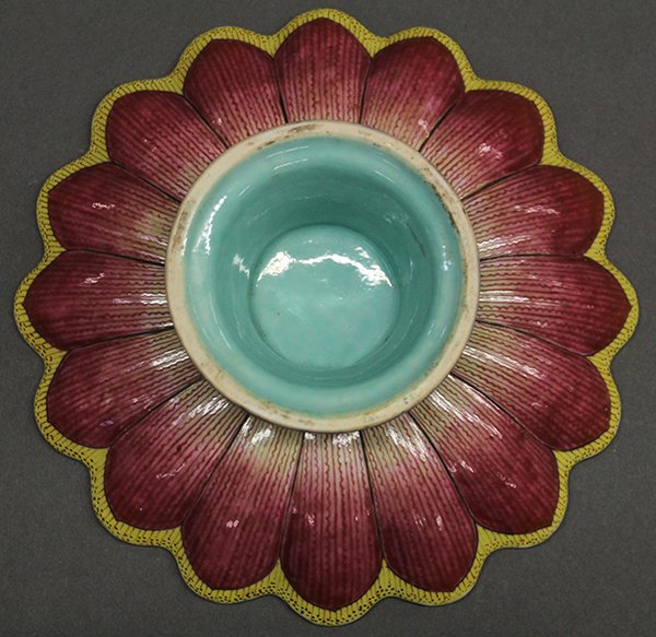 Chinese Lotus-Form Porcelain Tazza - 5
