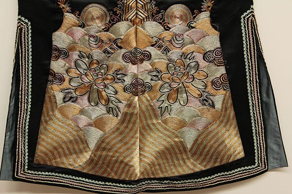 Two Chinese Silk Robes - 10