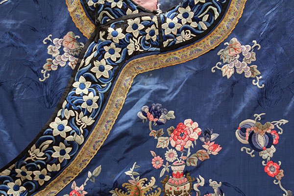 Two Chinese Silk Robes - 4