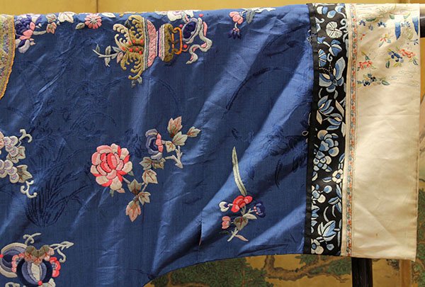 Two Chinese Silk Robes - 5