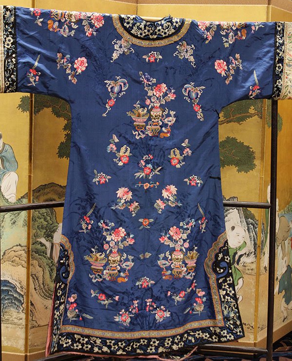 Two Chinese Silk Robes - 7
