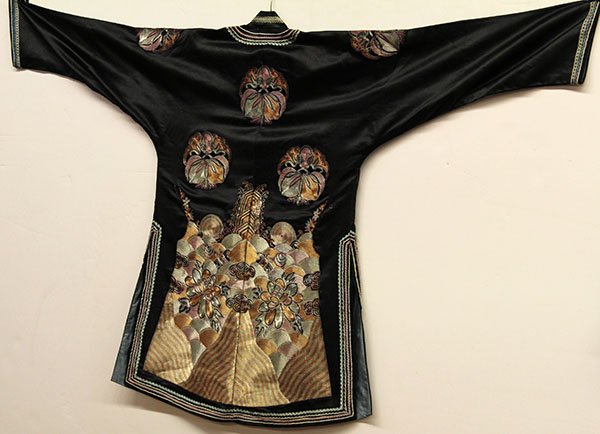 Two Chinese Silk Robes - 9