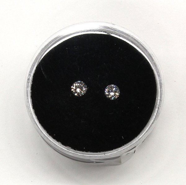Loose round brilliant cut diamonds