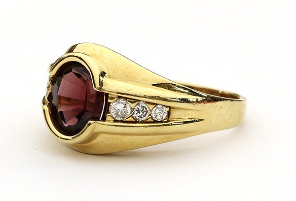 Gentleman's yellow gold garnet diamond ring