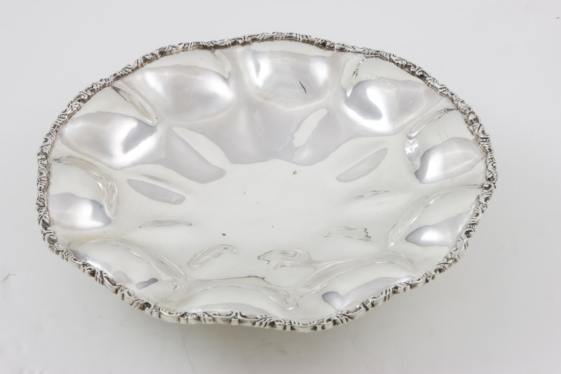 A Mexican Sterling Footed Bowl: A Mexican sterling footed bowl, engraved 'Walter', 'Vera', '1938-1963', 14"dia. 31.99 troy oz