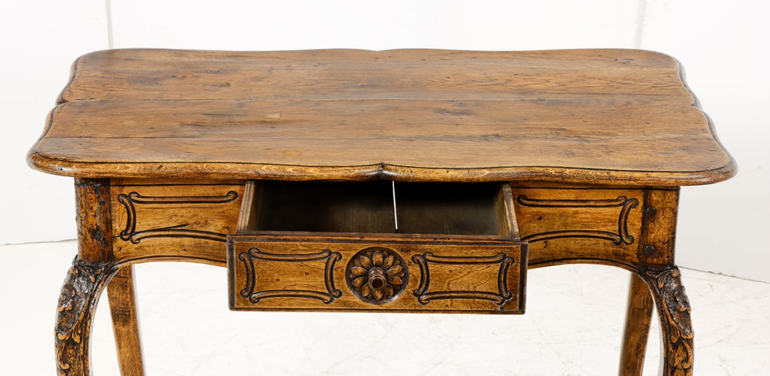 A Rococo style writing desk - 4