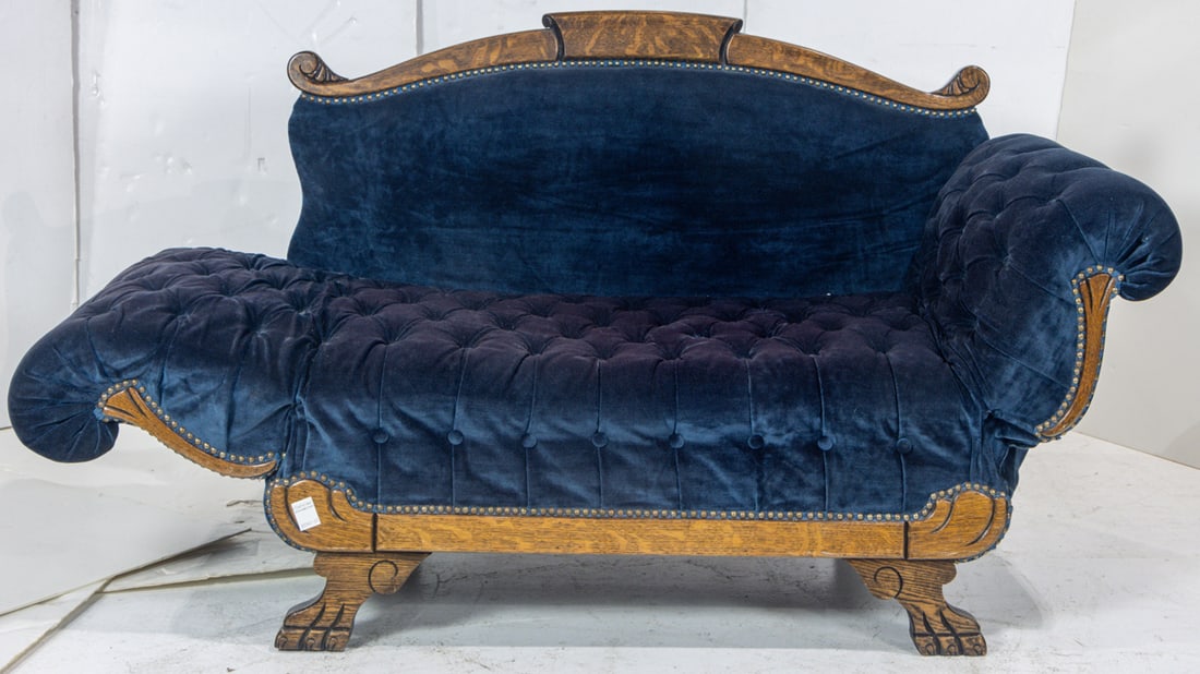 A late Victorian oak settee - 3