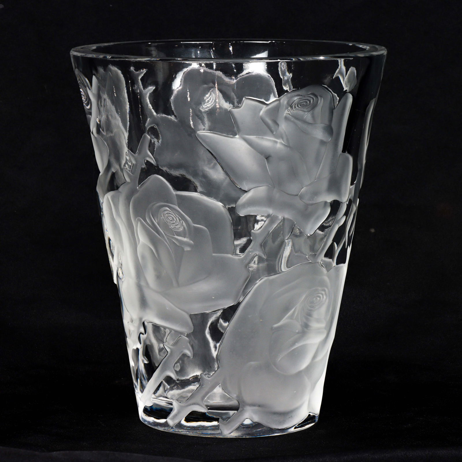 A Lalique glass Ispahan vase (1 of 5)