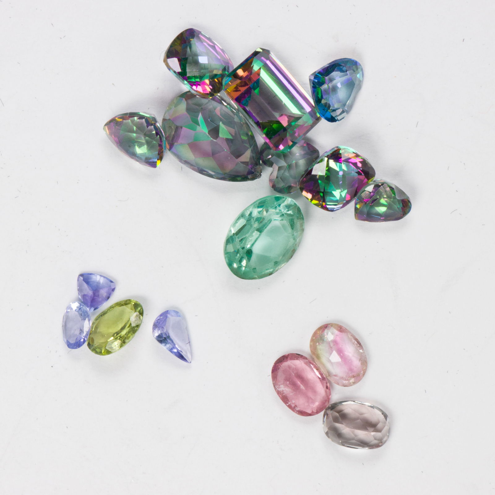 A miscellaneous group of unmounted gemstones (1 of 1)