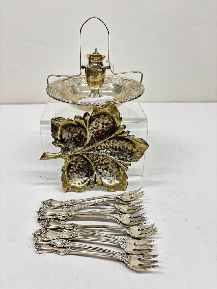A Group of Sterling Table Articles including Oyster Forks: A group of sterling table articles, comprising (1) dish with attached pitcher, 6"dia; (1) leaf form dish, 6"dia; (12) oyster forks, monogrammed 'G', 5.5"l,11.63 troy oz [14 total]