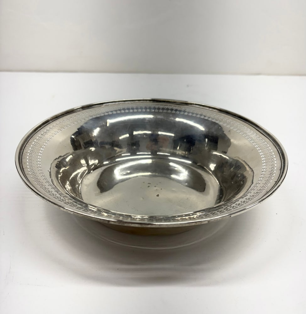 An American Dominick and Haff Sterling Bowl: An American Dominick and Haff sterling bowl with reticulated border, 9.125"dia. 5.85 troy oz
