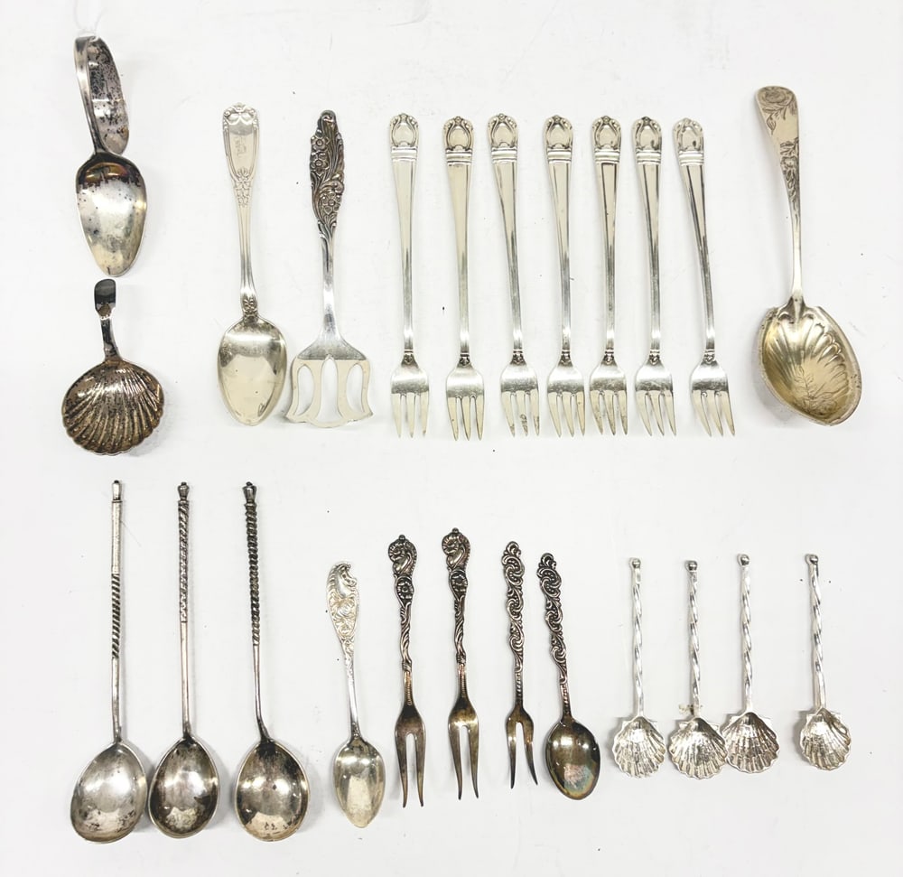 A Group of Sterling Table Articles (1 of 1)