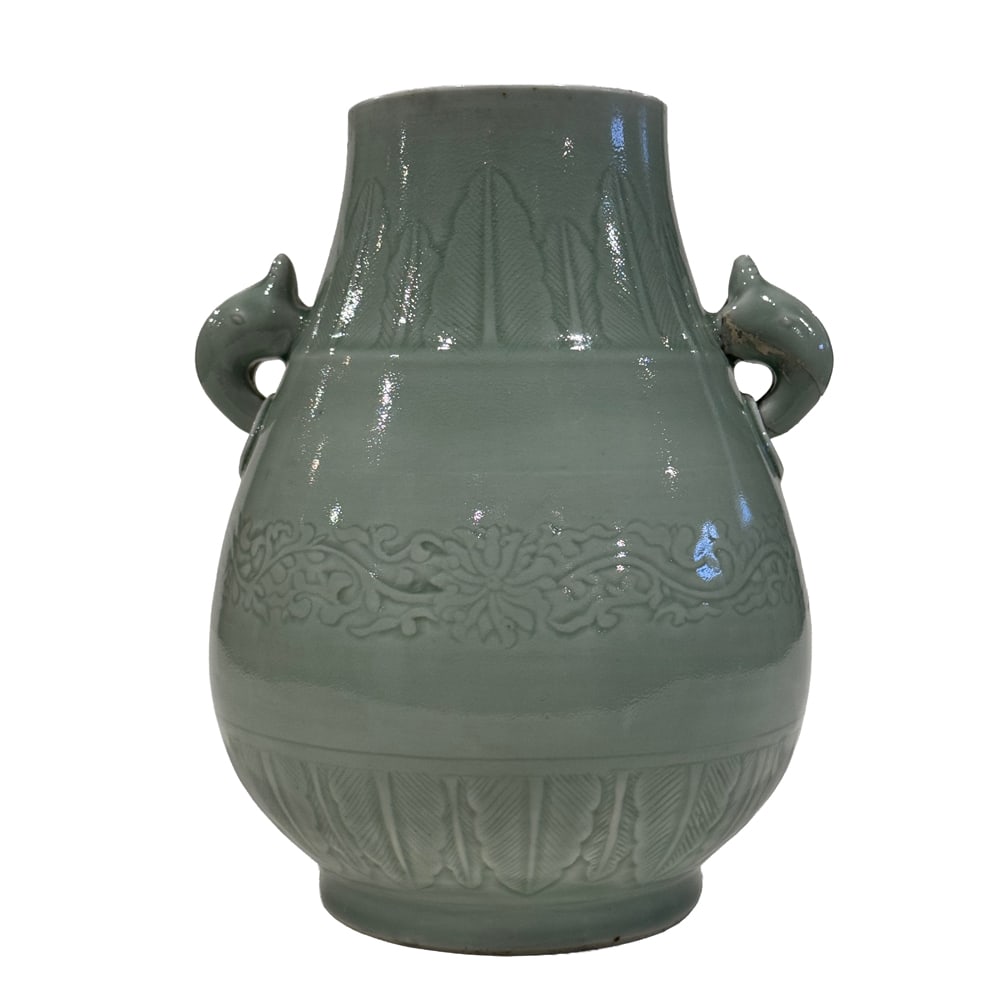 A Chinese celadon glazed vase (1 of 1)