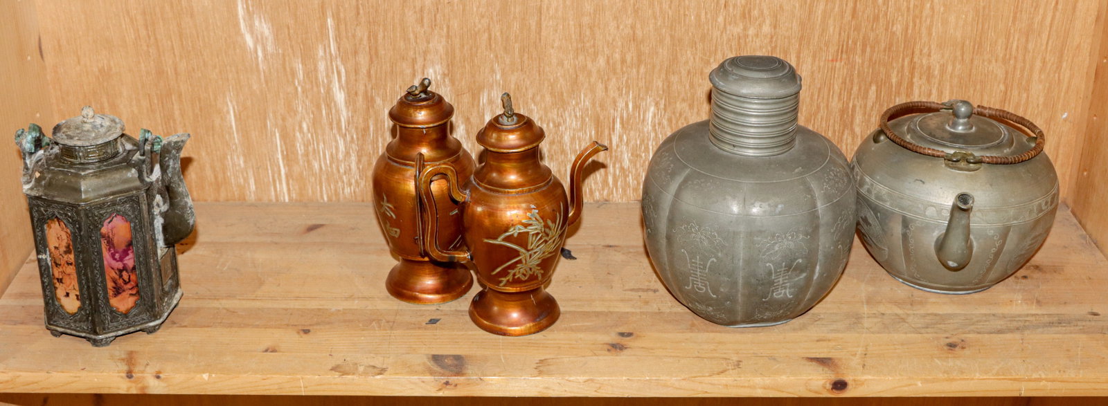 (lot of 5) Chinese pewter teapots and jar: (lot of 5) Chinese pewter teapots and jar. Republic period, 7.5" tallest.