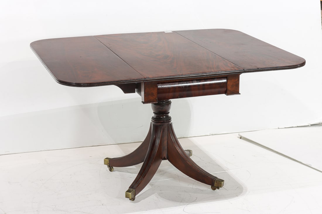 A Regency flame mahogany drop-leaf breakfast table - 3