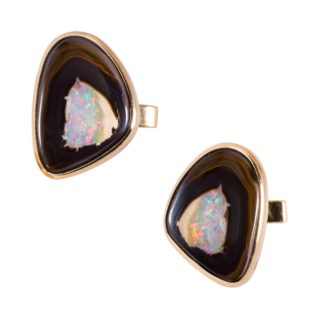 A pair of opal and 18k gold cufflinks (1 of 2)