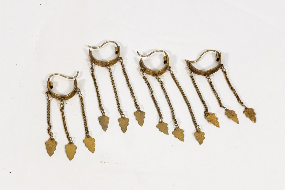 Two pairs of Chinese gilt silver leaf form earrings (1 of 3)