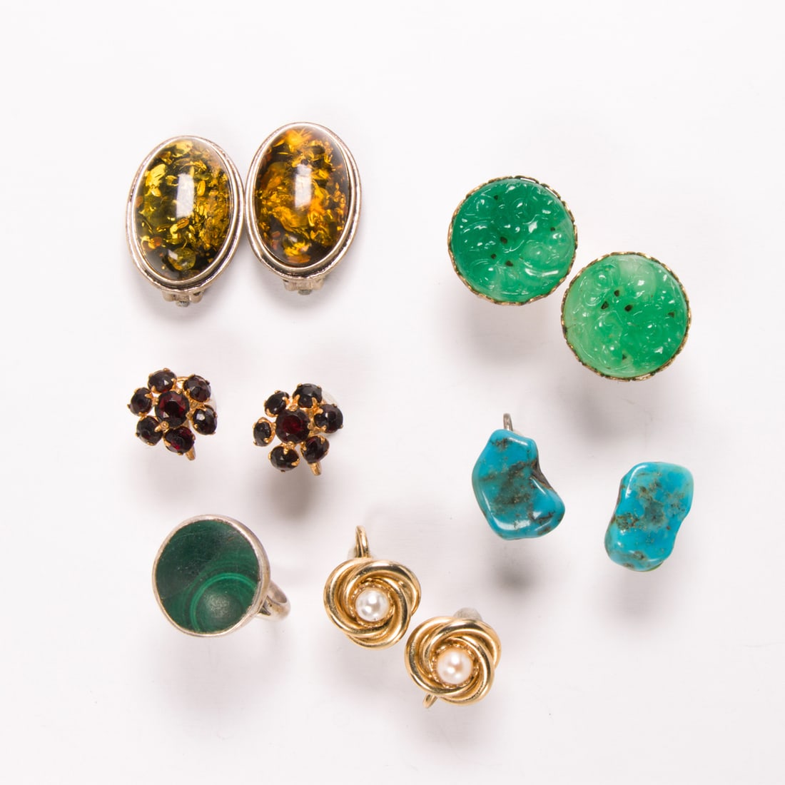 A miscellaneous group of hardstone jewelry (1 of 1)