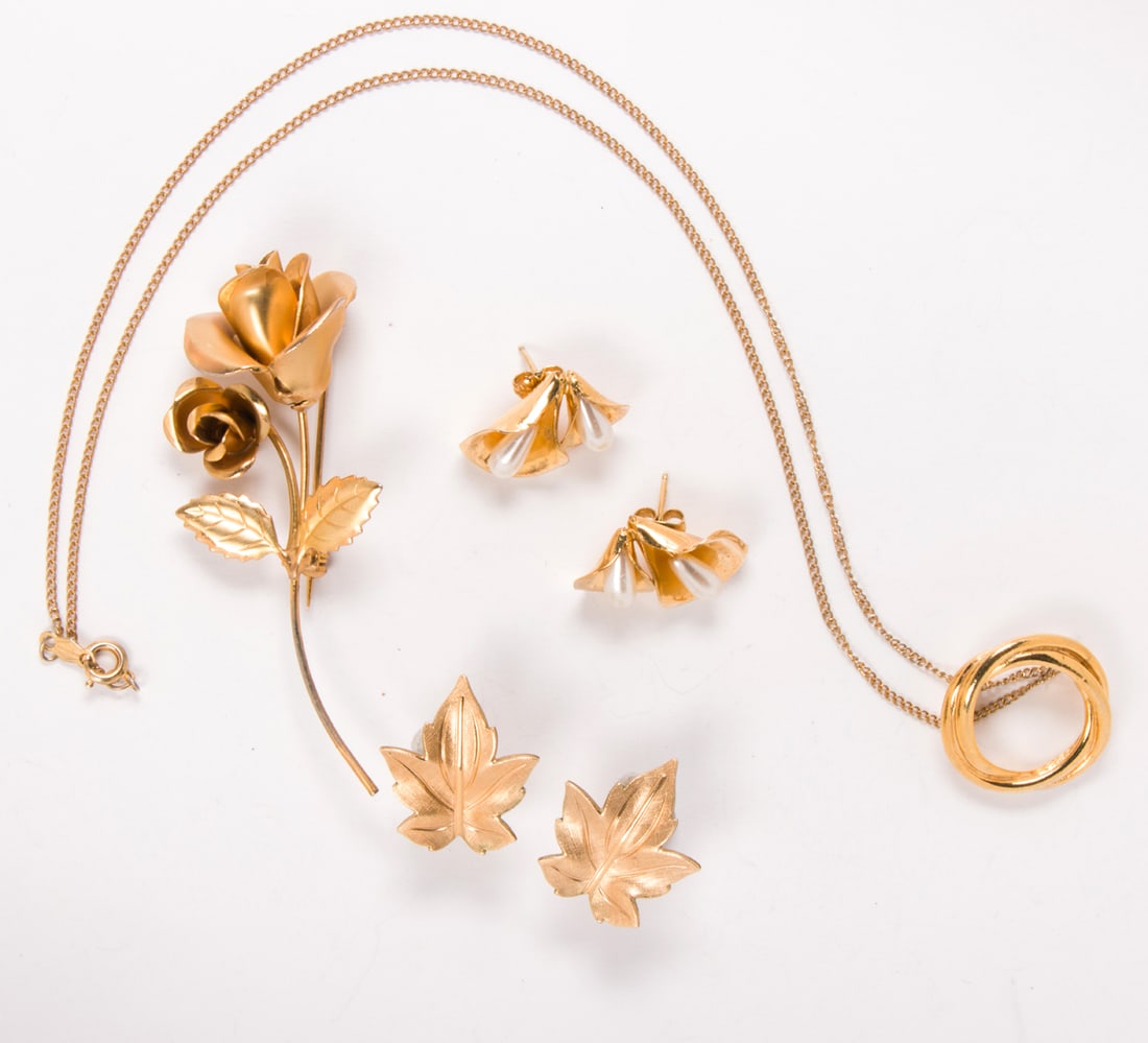 A group of gold-filled jewelry: A group of gold-filled jewelryComprising an assortment of gold-filled jewelry of varying styles and designs; gross weight: 19.65 grams