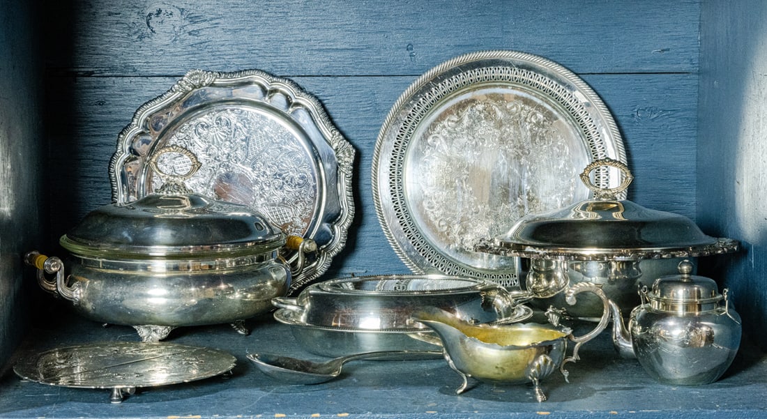 A group of silverplated table articles including covered serving dishes (1 of 1)
