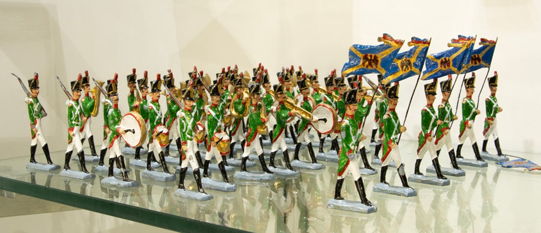 A set of English lead tin soldiers with case: A set of English lead tin soldiers with case, early 20th century, 4"h x 1"w [78 total]