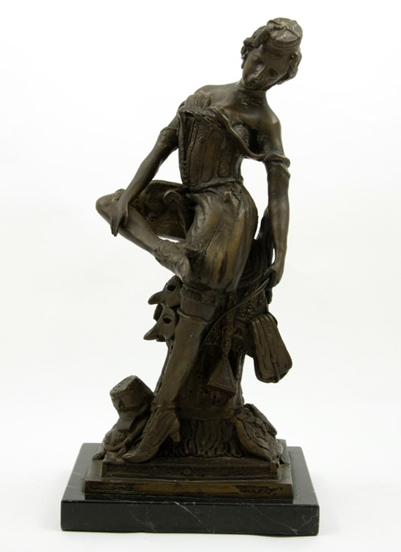 A Continental style patinated bronze figure of a female performer (1 of 1)
