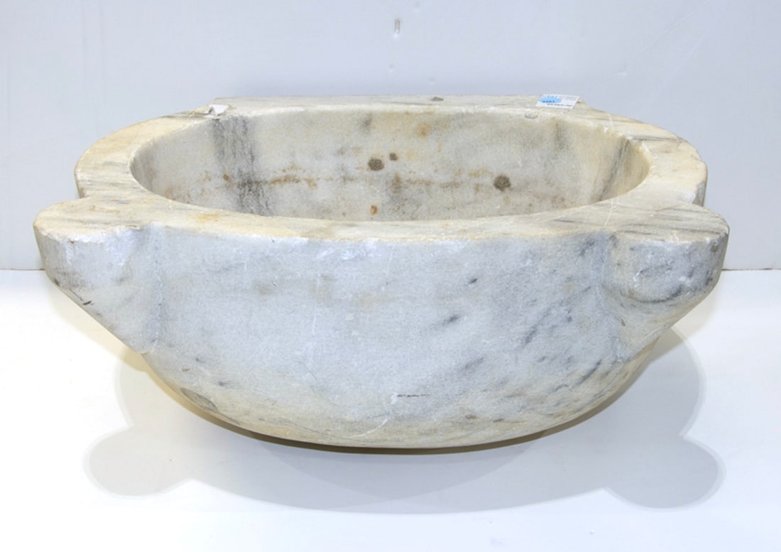 A Turkish style marble sink or basin: A Turkish style marble sink or basin, 8"h x 18.5"w x 15"d