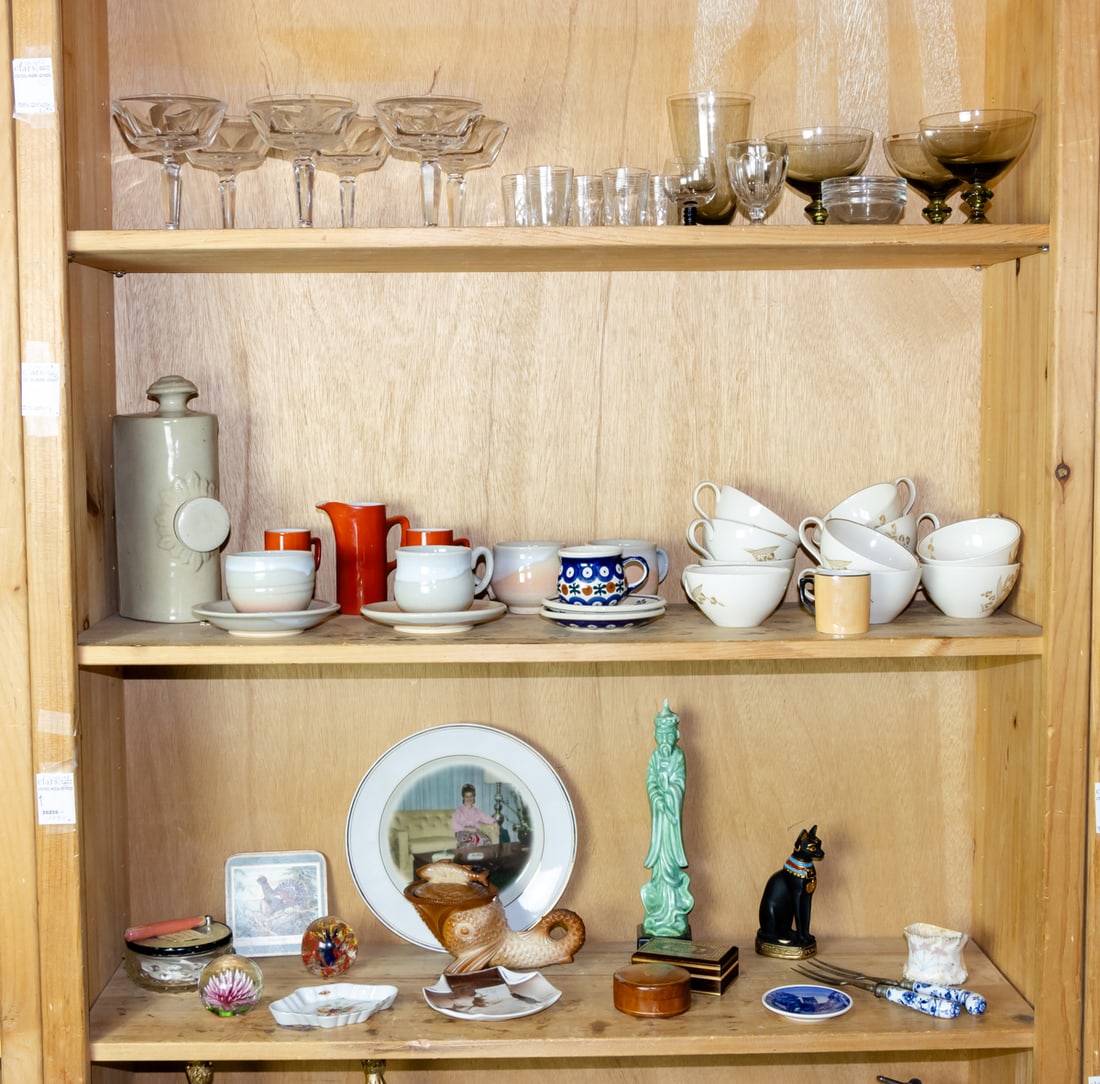 An assembled group of decorative accessories and table articles (1 of 1)